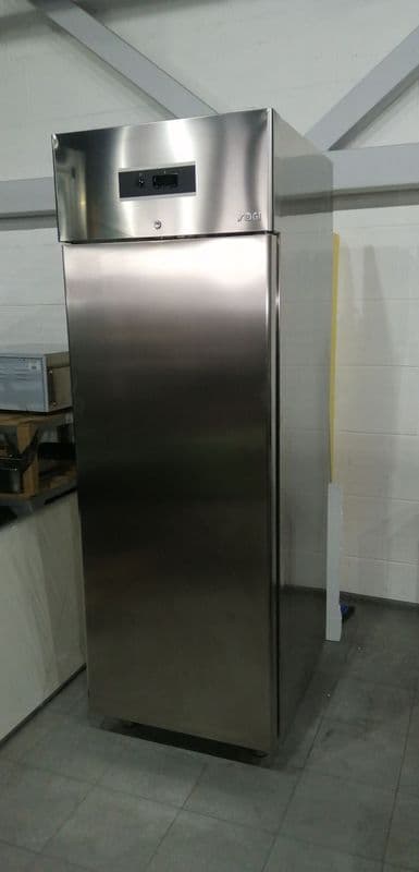 Шкаф холодильный Sagi NE70 (выставочный)
