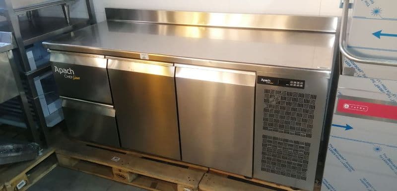 Стол холодильный Apach LTRM112TU (выставочный)