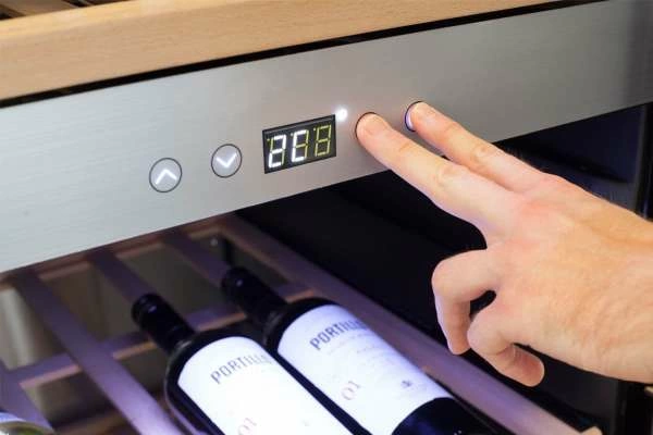 Шкаф винный CASO WineChef Pro 126